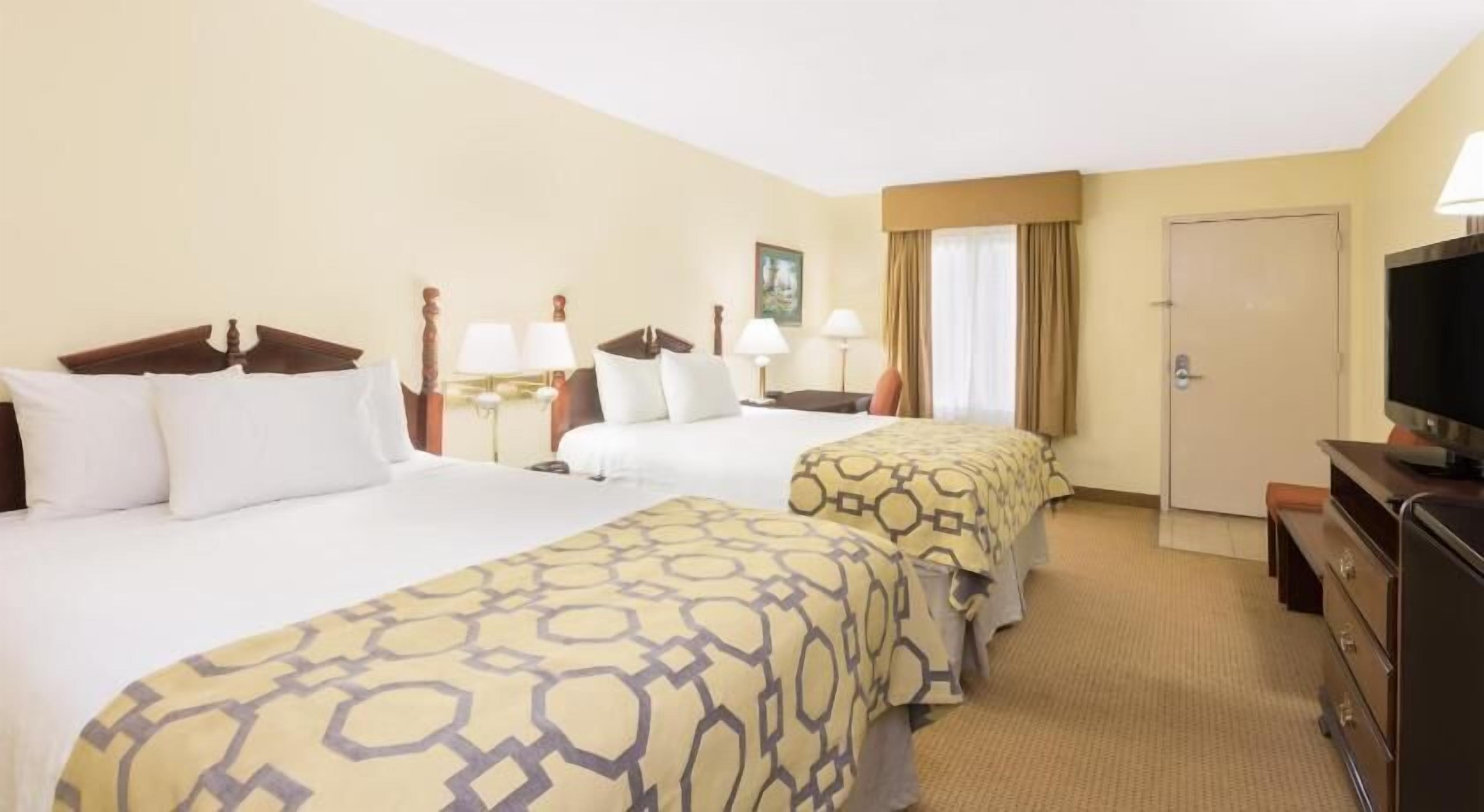 In-room safe, desk, laptop workspace, iron/ironing board