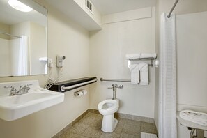 Combined shower/bathtub, eco-friendly toiletries, hair dryer, towels