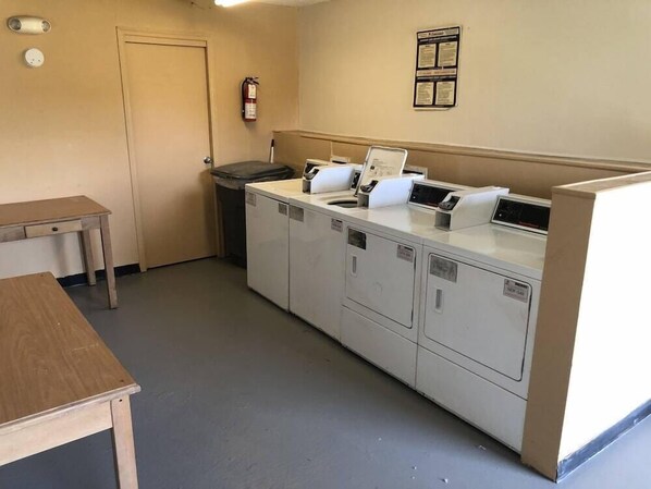 Interior - Americas Best Value Inn (Norfolk)