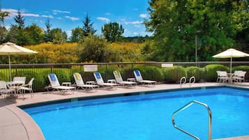 Piscine extérieure (ouverte en saison)