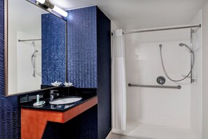 Kostenlose Toilettenartikel, Haartrockner, Handtücher, Seife