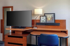 Desk, laptop workspace, iron/ironing board, travel cot - Fairfield Inn by Marriott Portsmouth-Seacoast (Portsmouth)