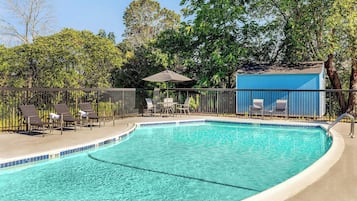 Piscine extérieure (ouverte en saison)