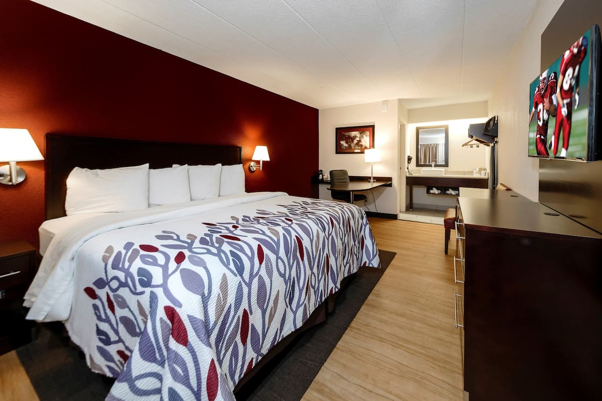 Superior Room, 1 King Bed, Non Smoking | Blackout drapes, iron/ironing board, free cribs/infant beds, free WiFi