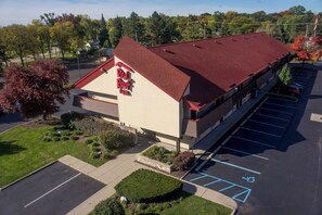 Unclassified image, 2 of 30, button - Red Roof Inn Detroit - Troy (Troy)