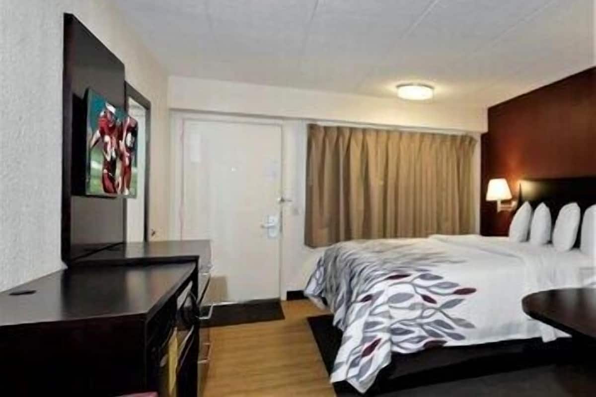 Blackout drapes, iron/ironing board, free cribs/infant beds, free WiFi