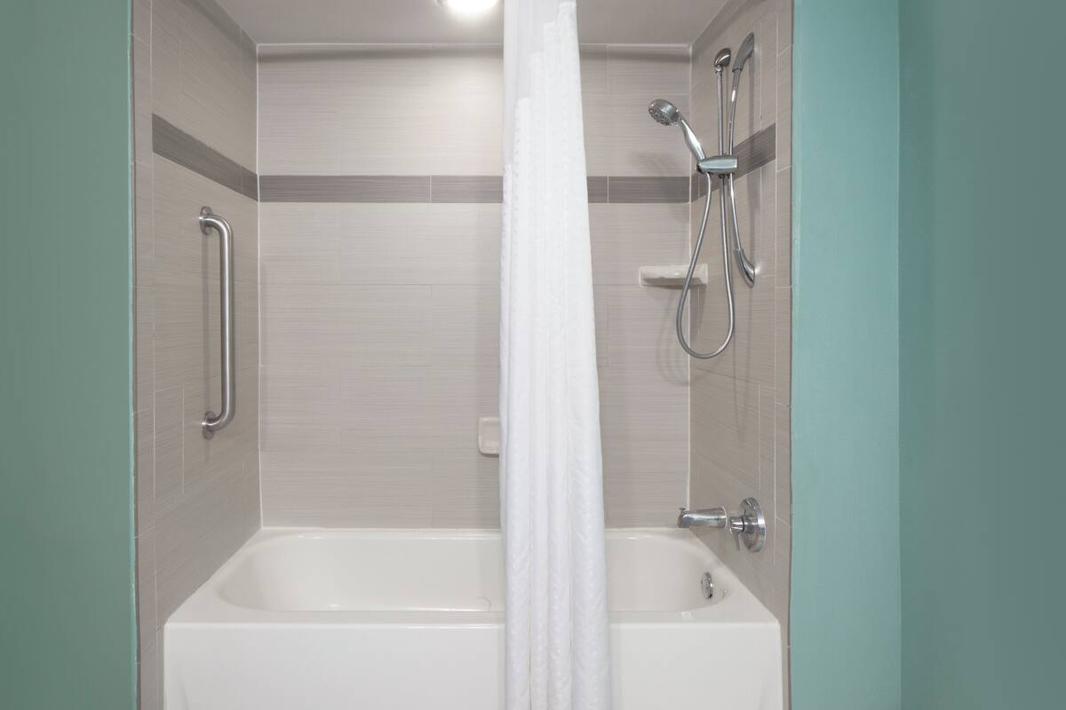 1 bedroom, in-room safe, desk, blackout curtains