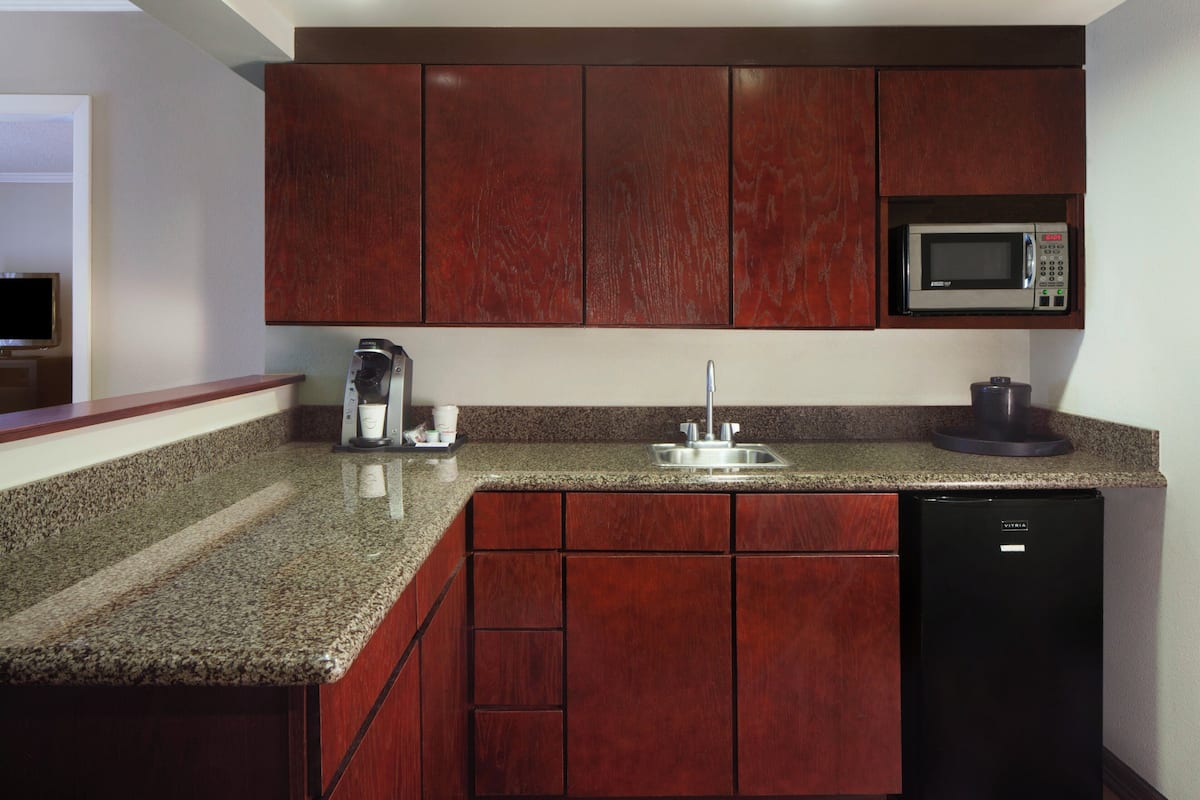 1 bedroom, in-room safe, desk, blackout curtains