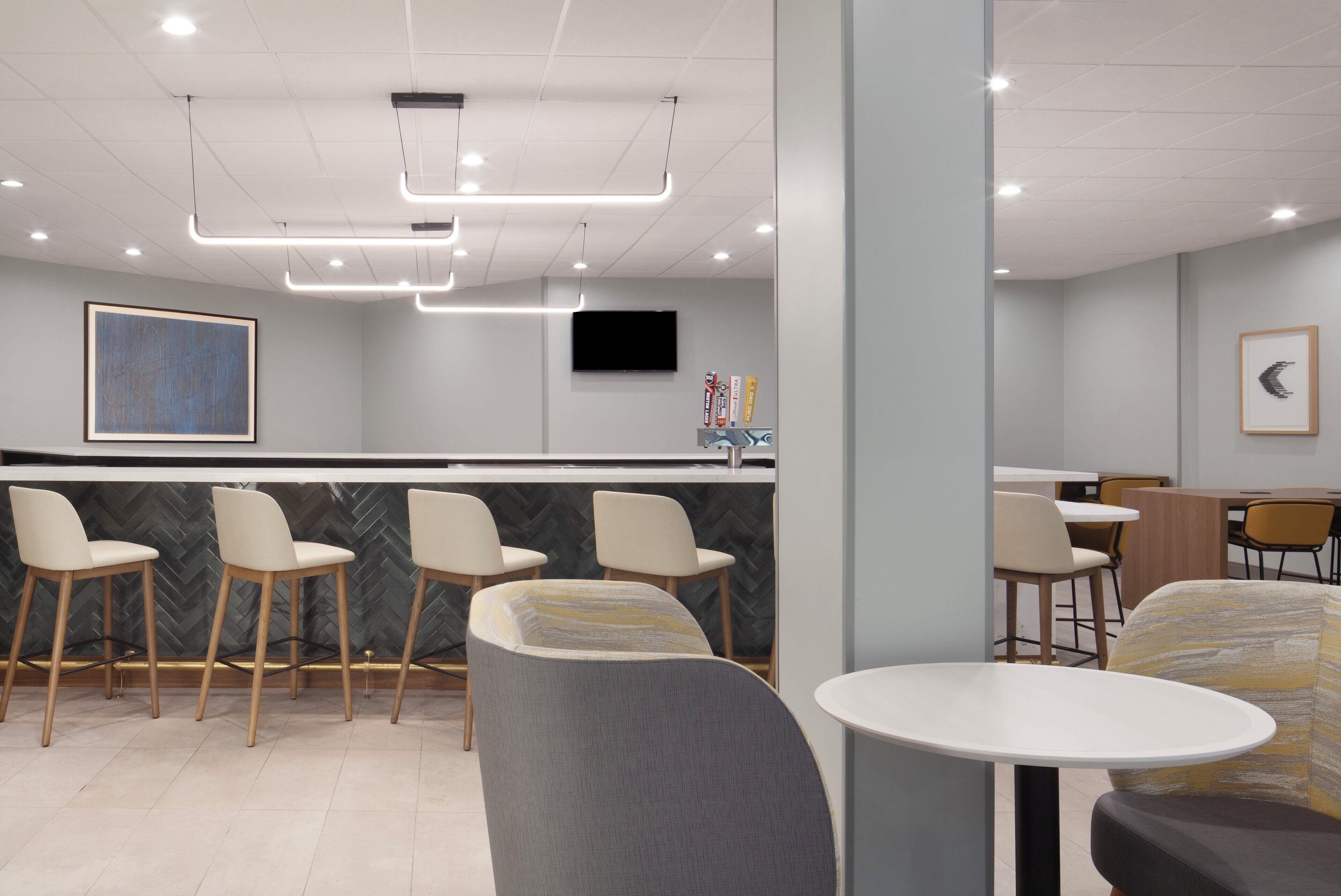 breakfast, lunch, dinner served; american cuisine