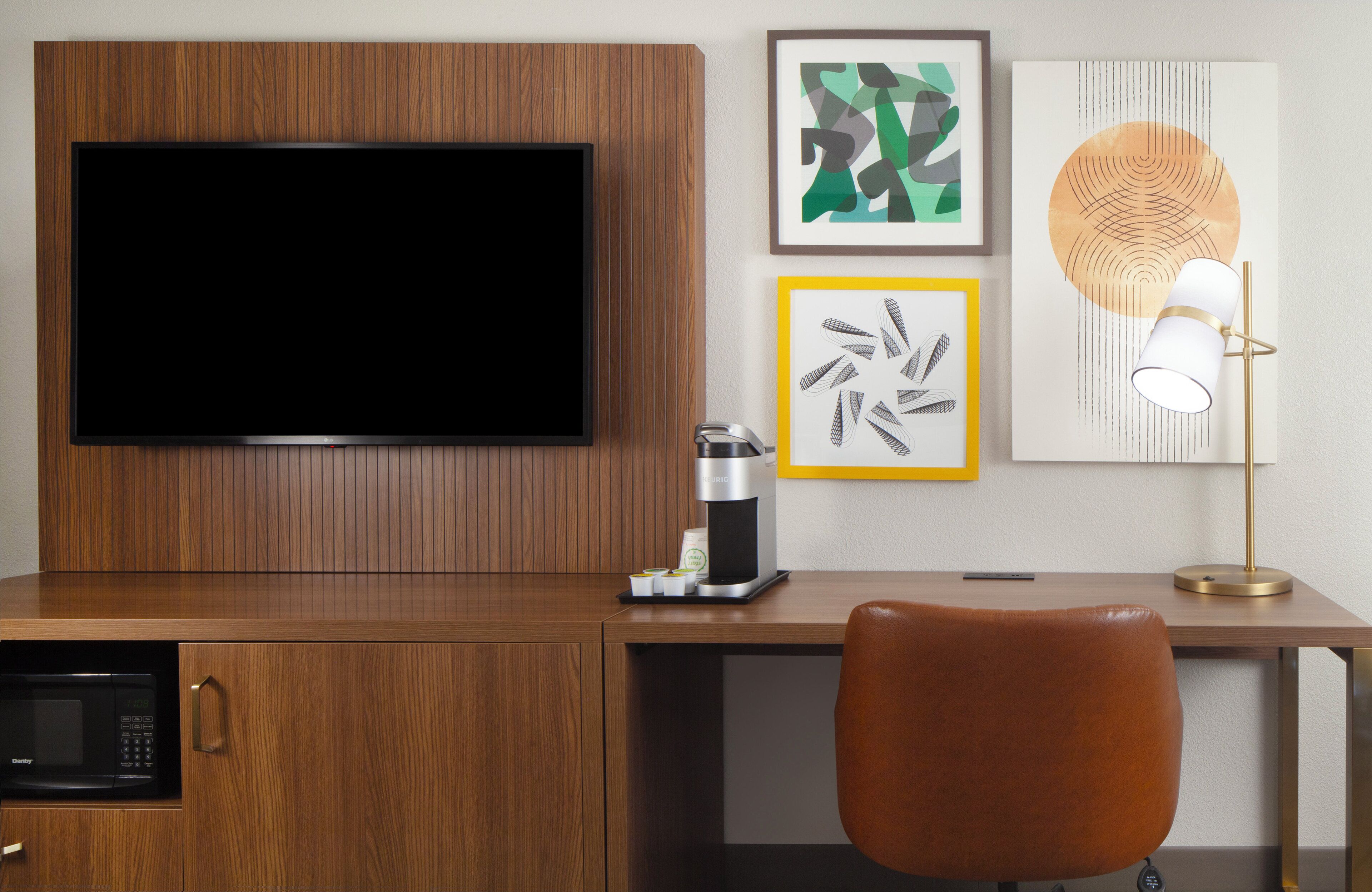 1 bedroom, in-room safe, desk, blackout curtains