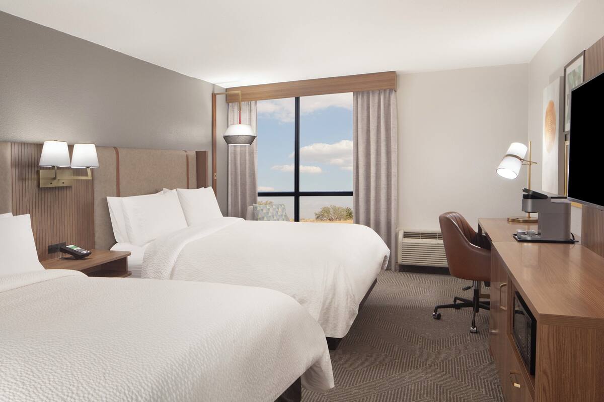 1 bedroom, in-room safe, desk, blackout curtains