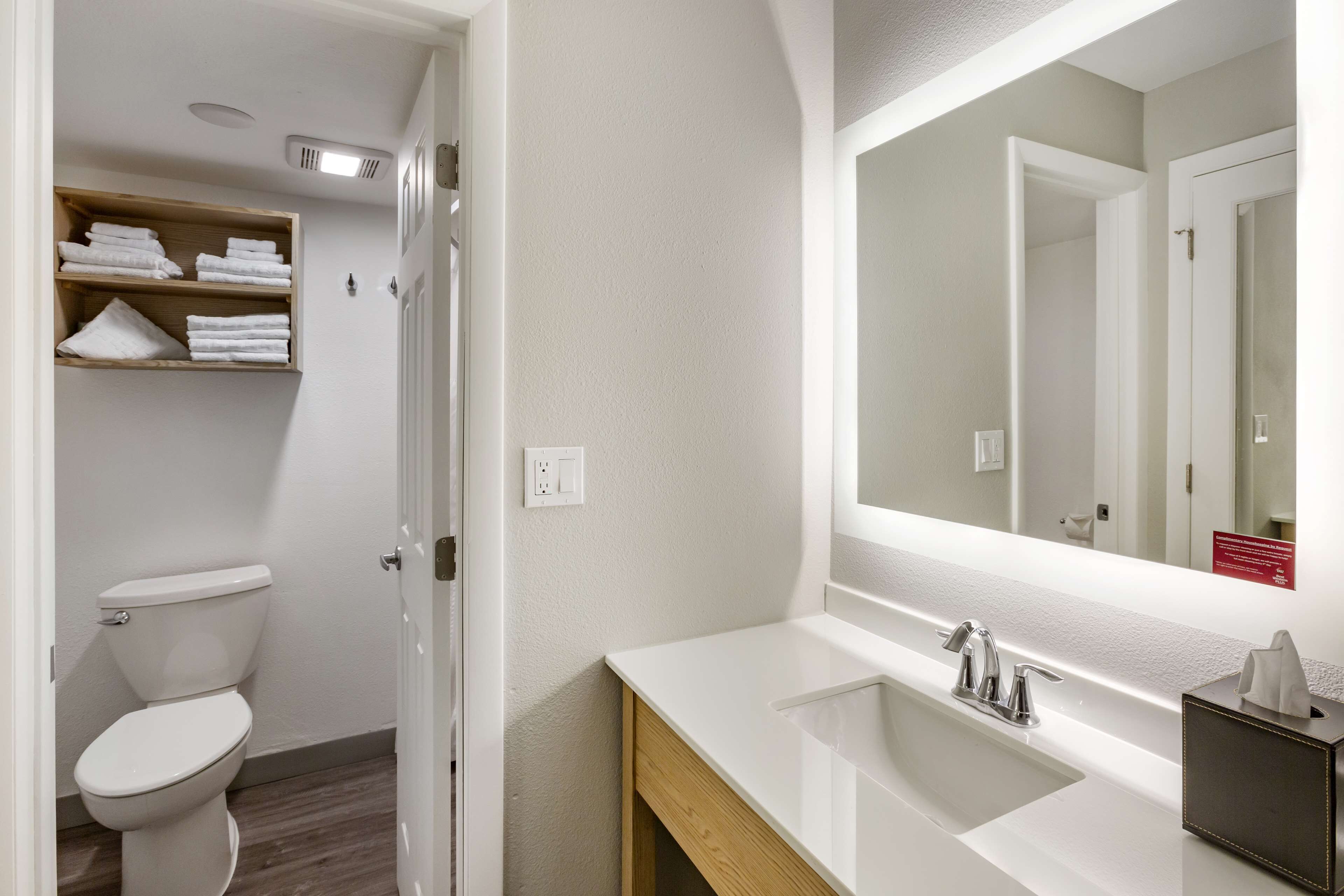 combined shower/bathtub, eco-friendly toiletries, hair dryer, towels