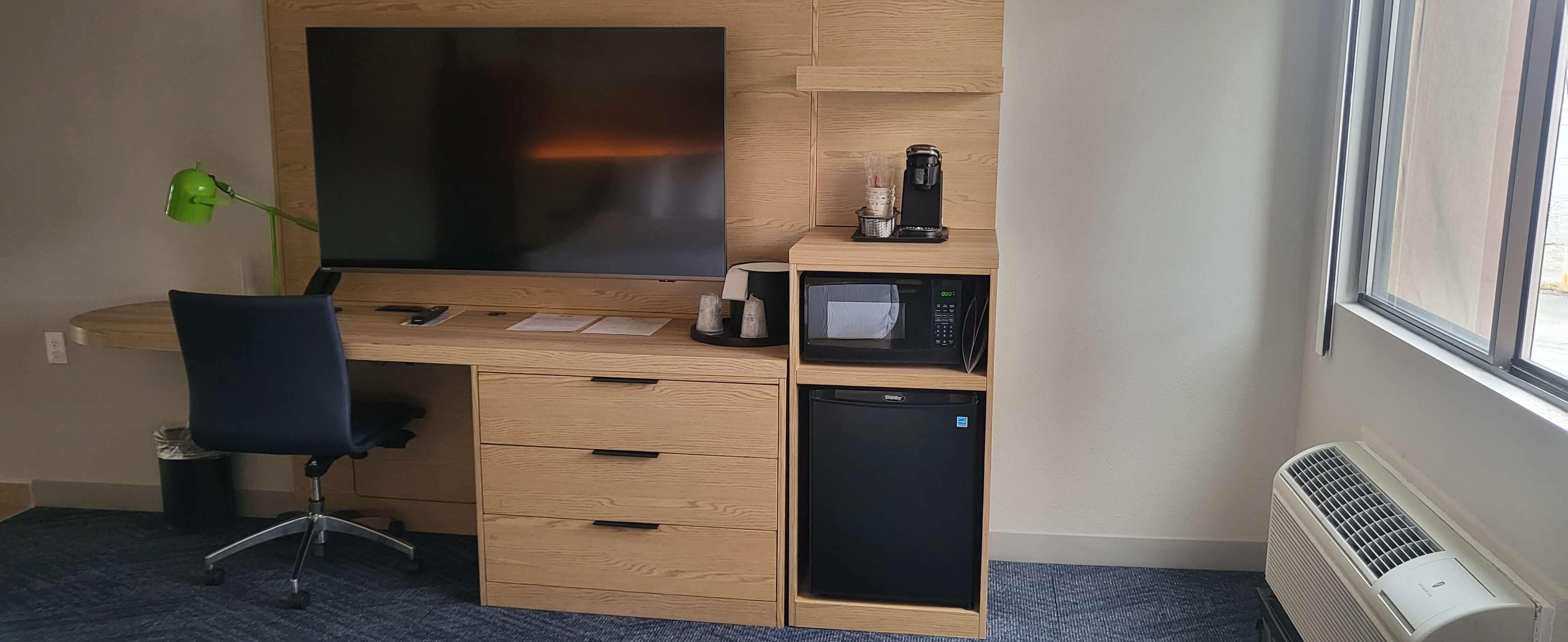 standard room, 1 king bed, accessible, non smoking | in-room safe, laptop workspace, iron/ironing board, cots/infant beds