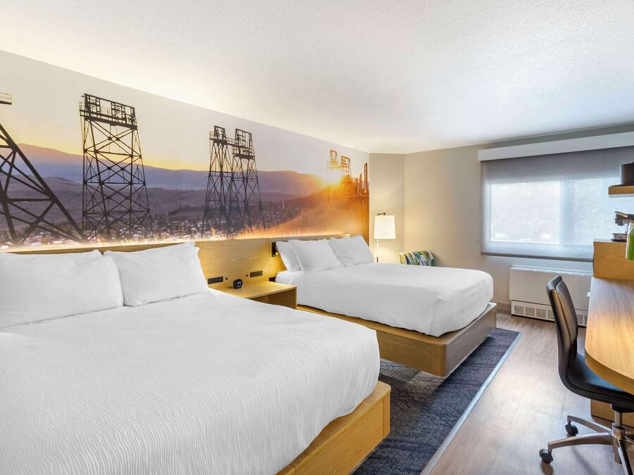 In-room safe, laptop workspace, iron/ironing board