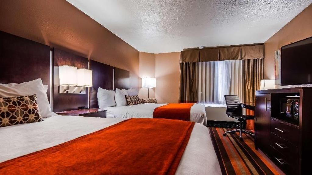 In-room safe, laptop workspace, iron/ironing board