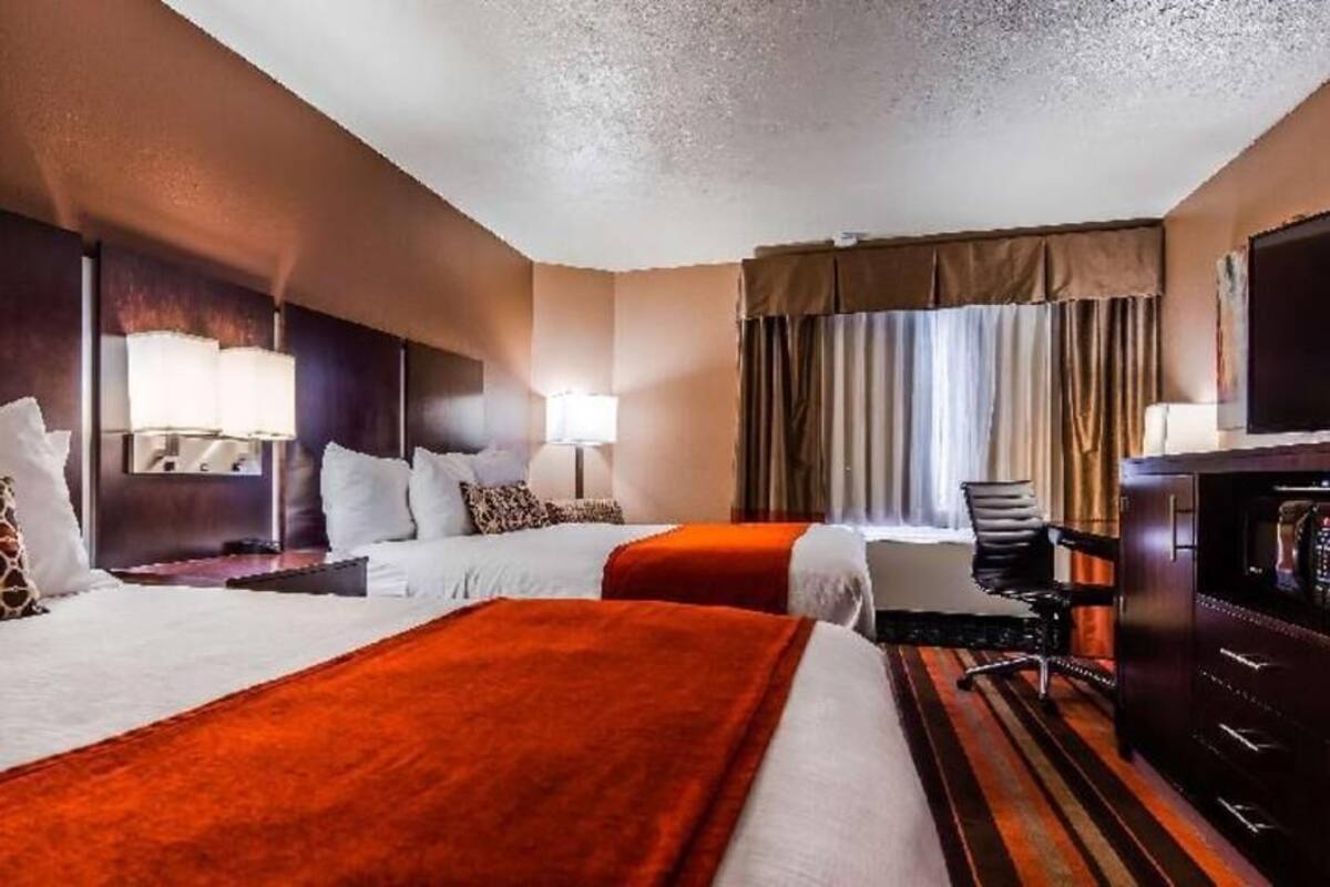 In-room safe, laptop workspace, iron/ironing board