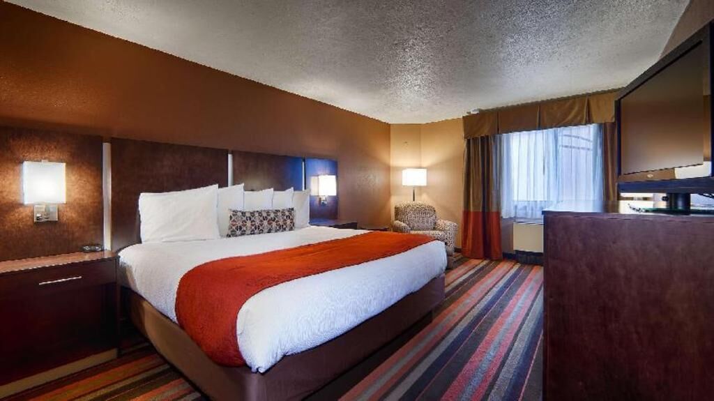 In-room safe, laptop workspace, iron/ironing board