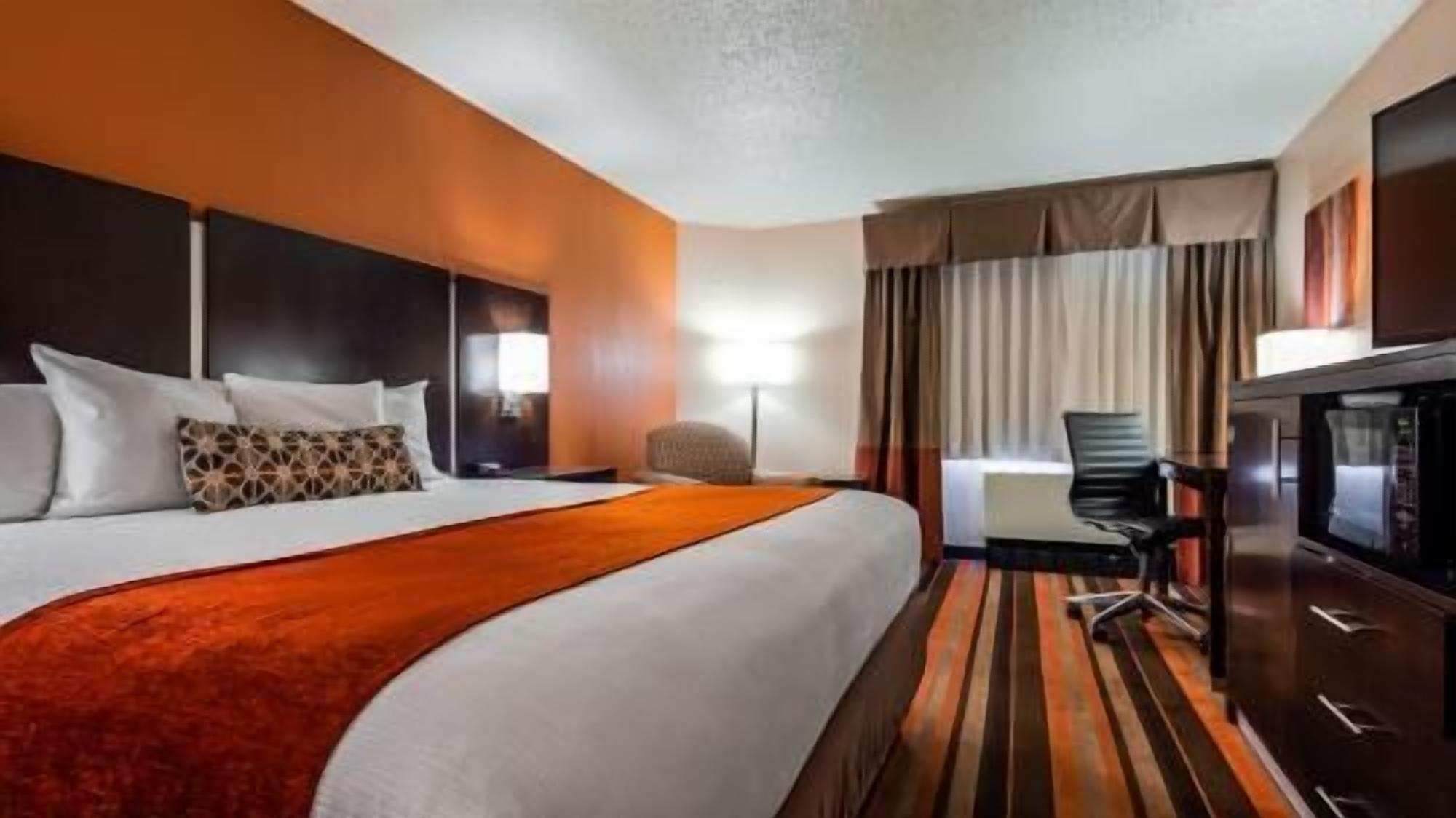 In-room safe, laptop workspace, iron/ironing board