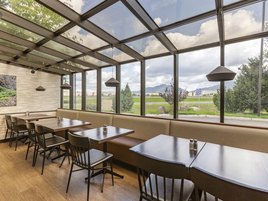 Bao gồm bữa sáng buffet hàng ngày