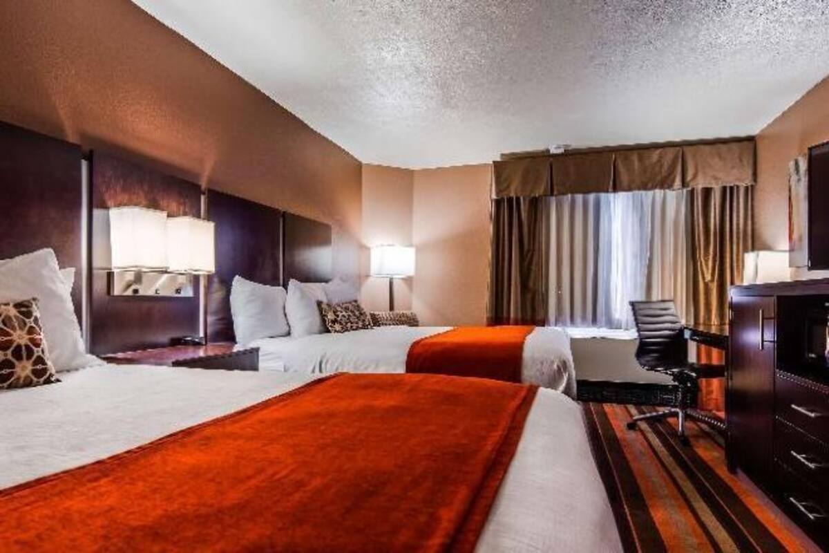 In-room safe, laptop workspace, iron/ironing board