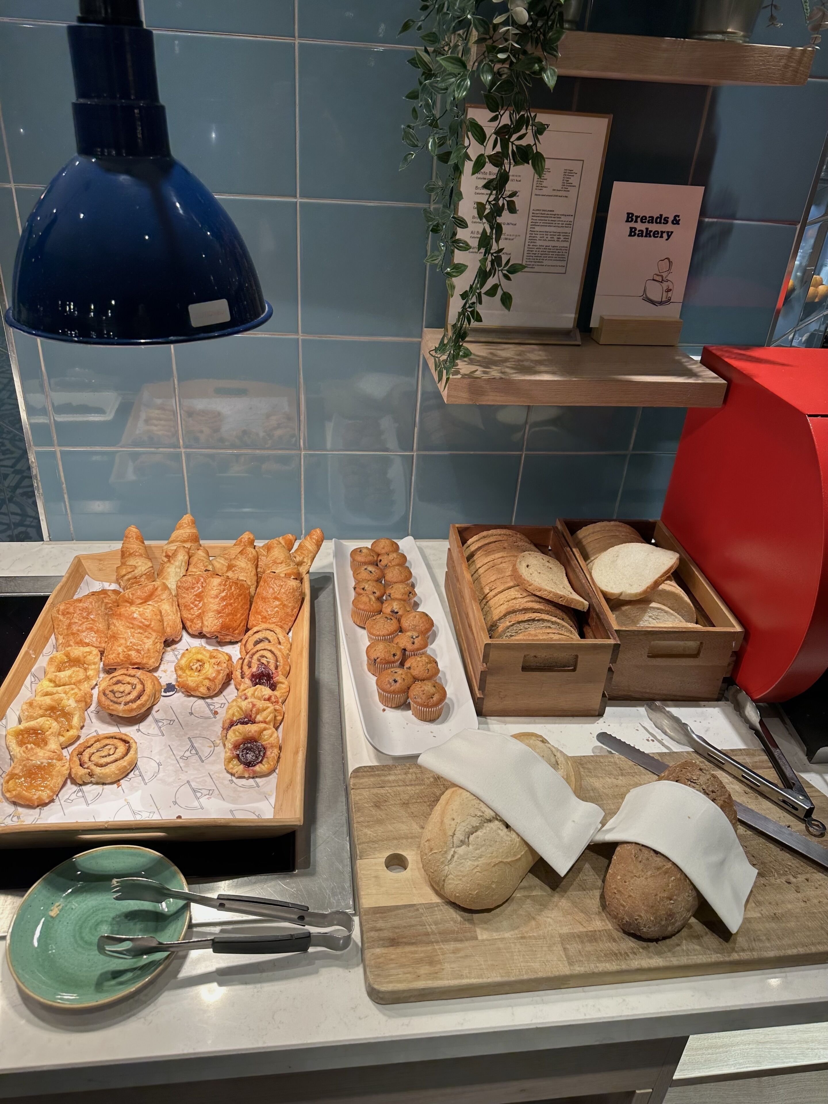 Colazione completa a pagamento, servita tutte le mattine 
