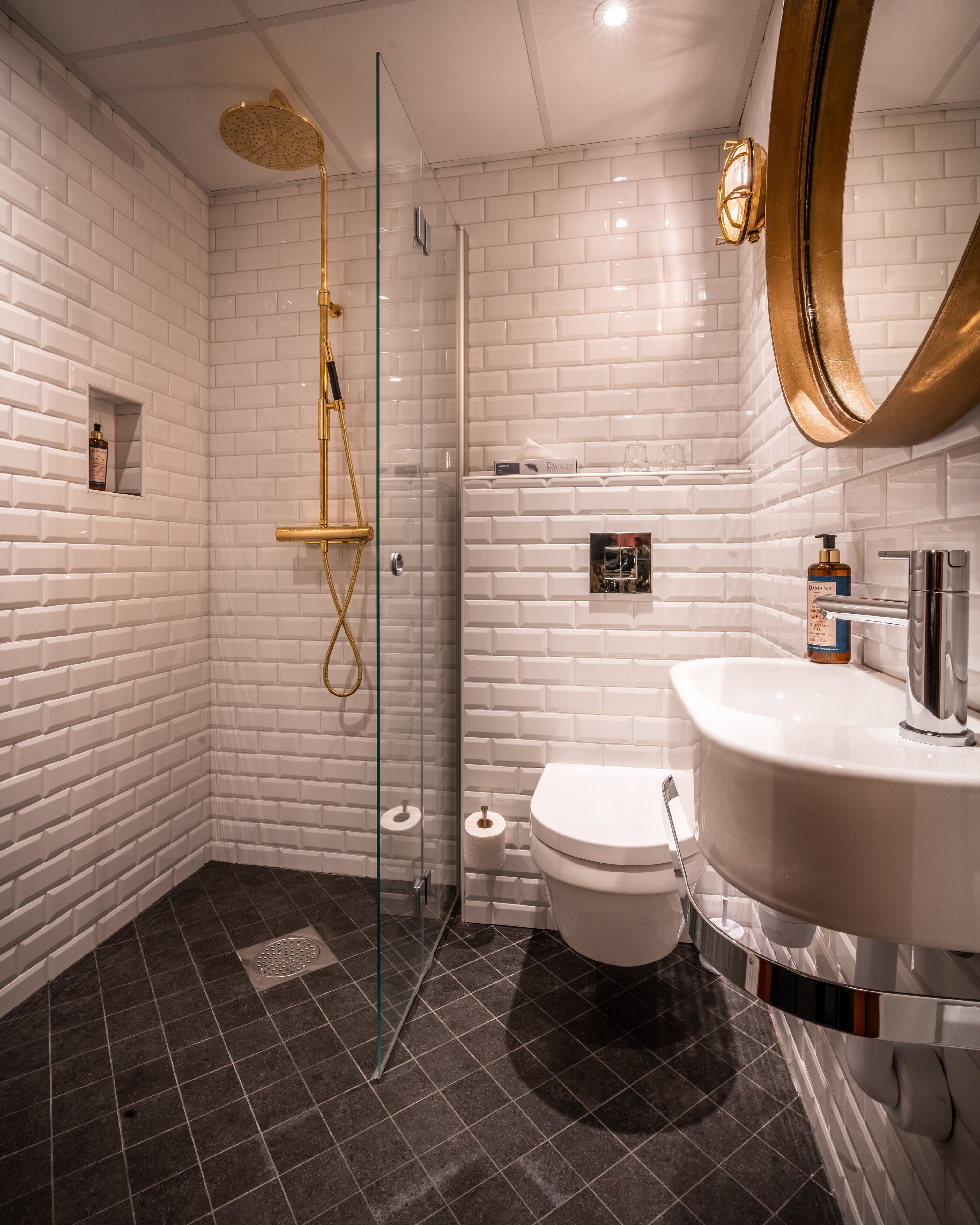 captain´s family room (no window) | premium bedding, down duvets, in-room safe, individually decorated