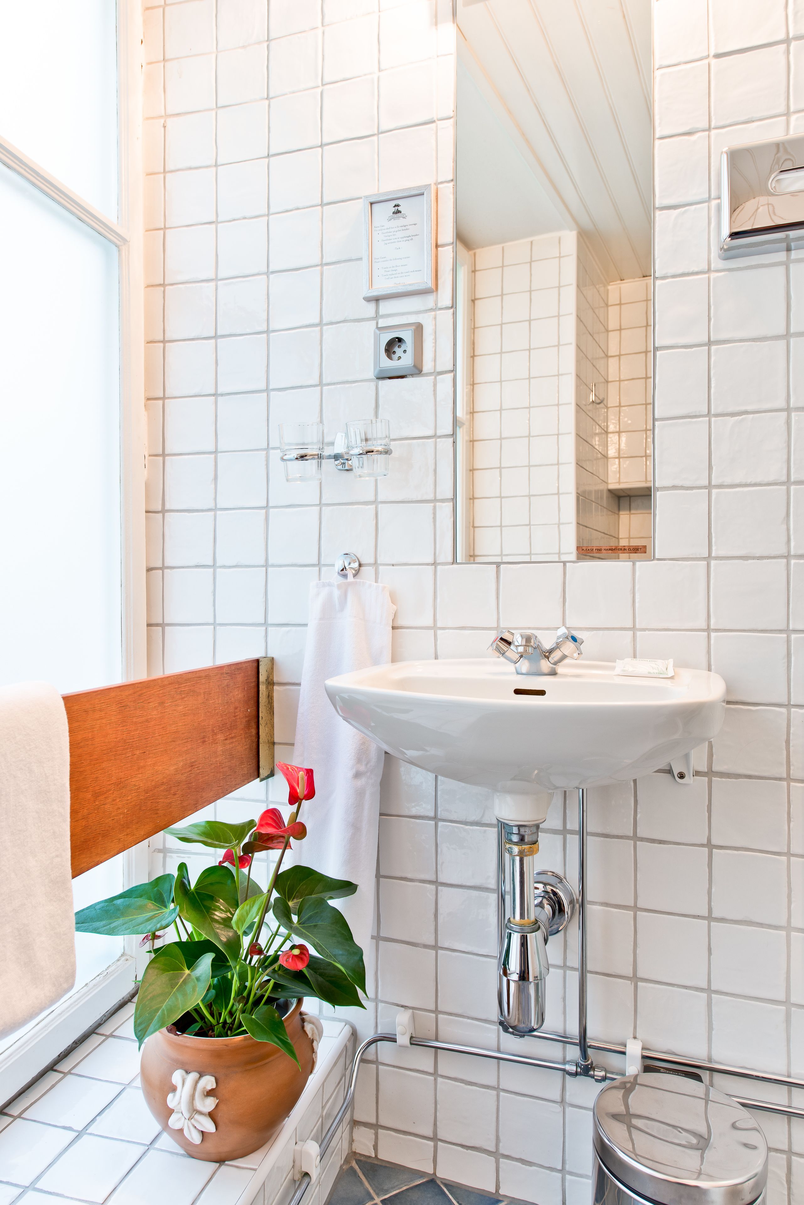 captains single room | bathroom | shower, eco-friendly toiletries, hair dryer, towels