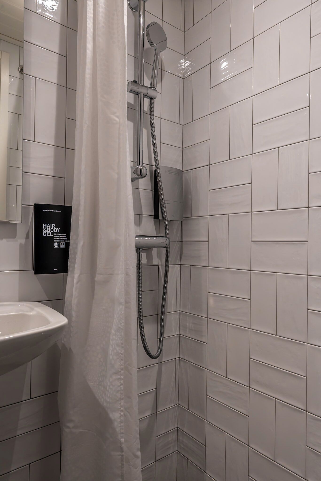 captains double superior | bathroom | shower, eco-friendly toiletries, hair dryer, towels