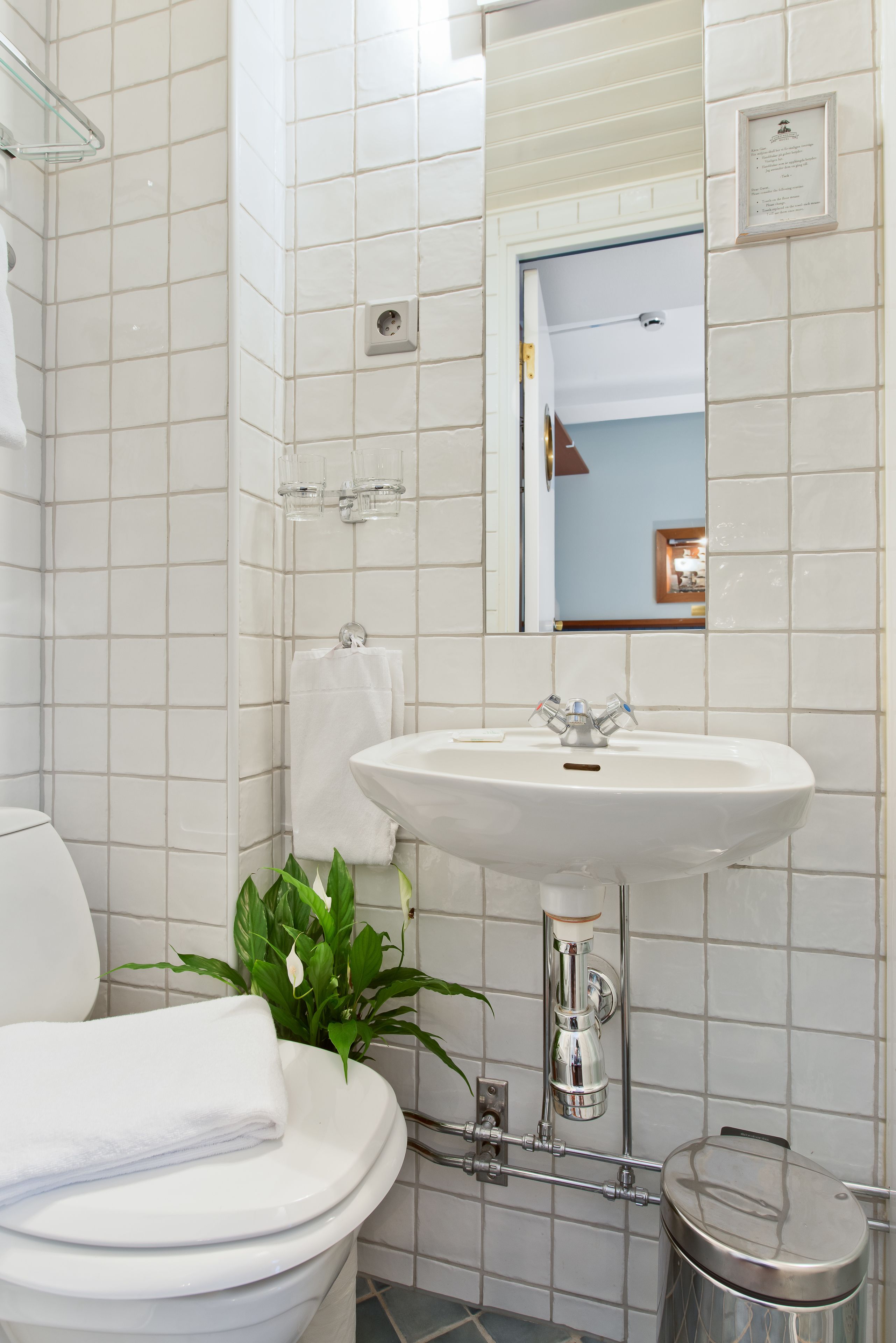 captains single room | bathroom | shower, eco-friendly toiletries, hair dryer, towels