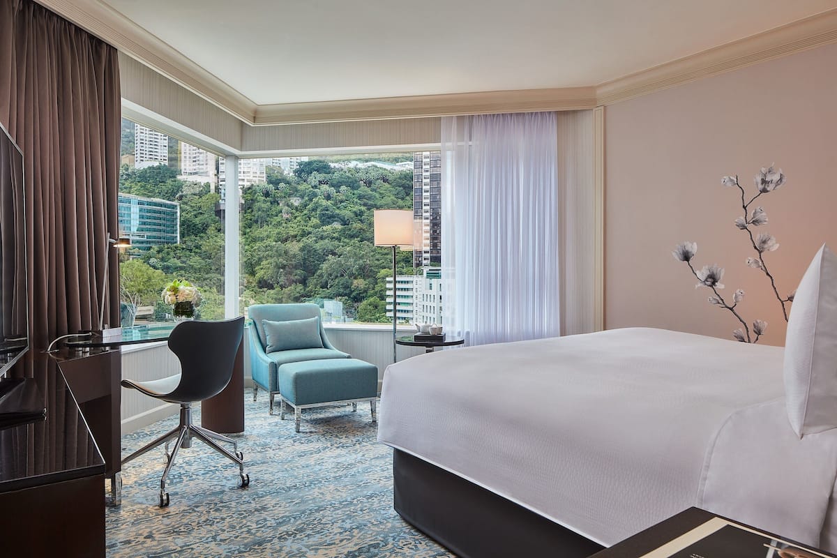Hochwertige Bettwaren, Daunenbettdecken, Pillowtop-Betten, Minibar