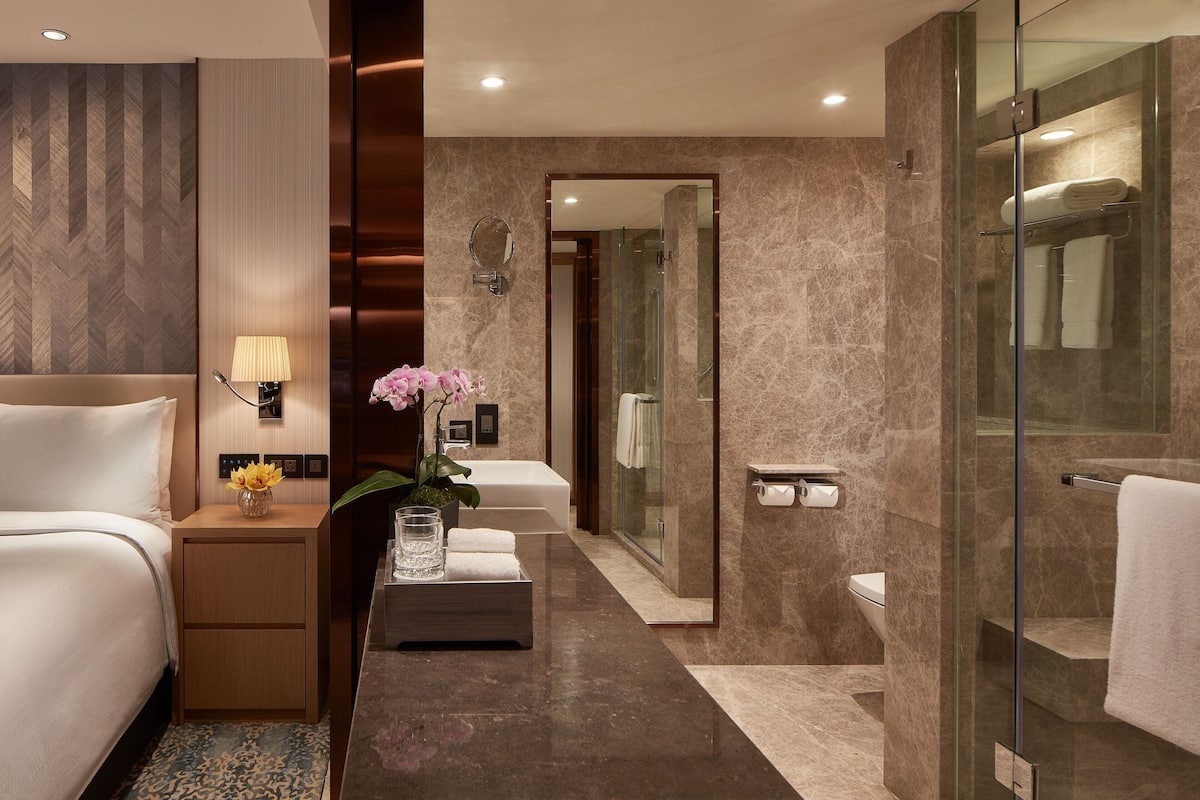 Separate bathtub and shower, eco-friendly toiletries, hair dryer