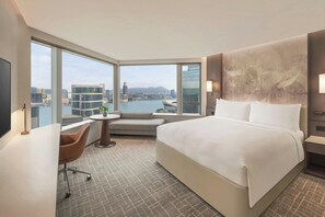 Premium bedding, down duvets, pillow-top beds, minibar - JW Marriott Hotel Hong Kong (Hong Kong)