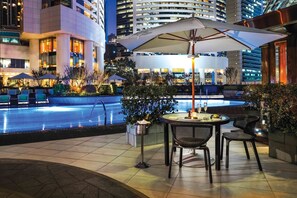 6 restaurants, breakfast, lunch, dinner served; Chinese cuisine 