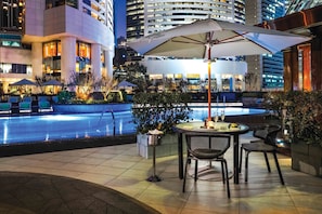 6 restaurants, breakfast, lunch, dinner served; Chinese cuisine