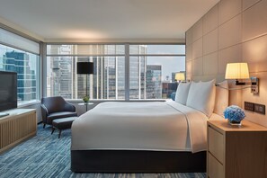 Premium bedding, down duvets, pillow-top beds, minibar - JW Marriott Hotel Hong Kong (Hong Kong)