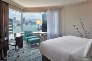 Premium bedding, down comforters, pillowtop beds, minibar - JW Marriott Hotel Hong Kong (Hong Kong)