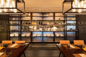 Fridge, coffee/tea maker, eco-friendly cleaning products - JW Marriott Hotel Hong Kong (Hong Kong)