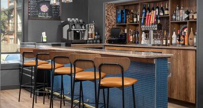 Hotel Westport Kansas City, Tapestry Collection by Hilton