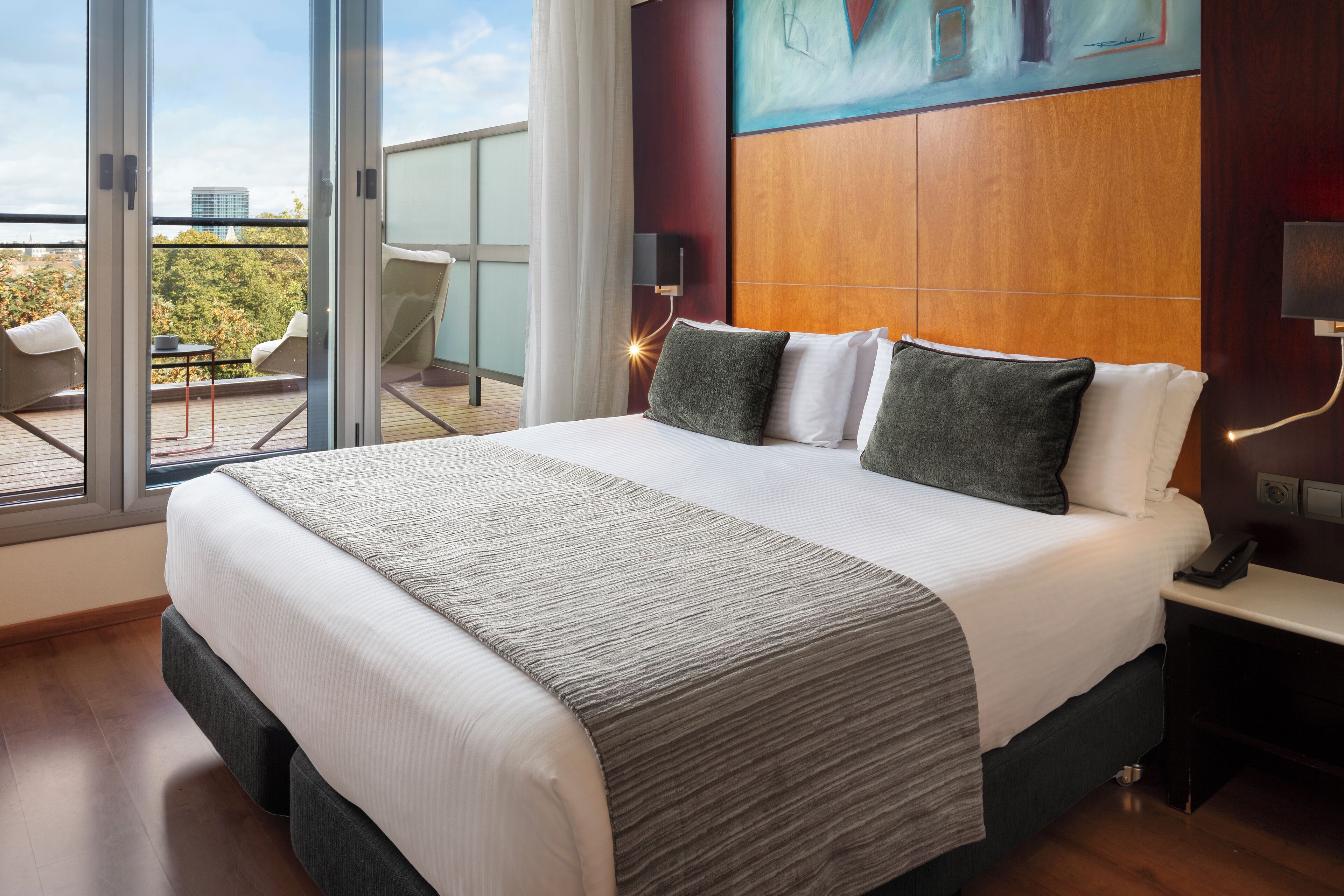 迷你吧、房內夾萬、書桌、隔音