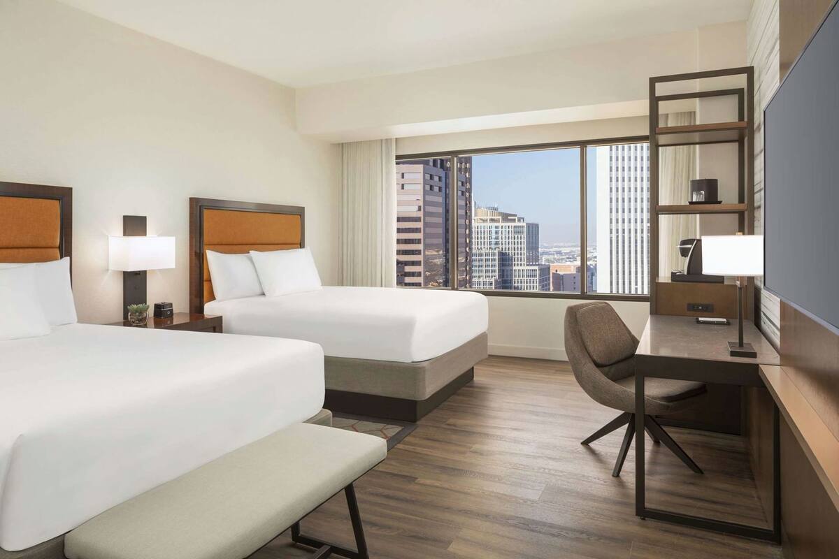 Premium bedding, in-room safe, desk, laptop workspace