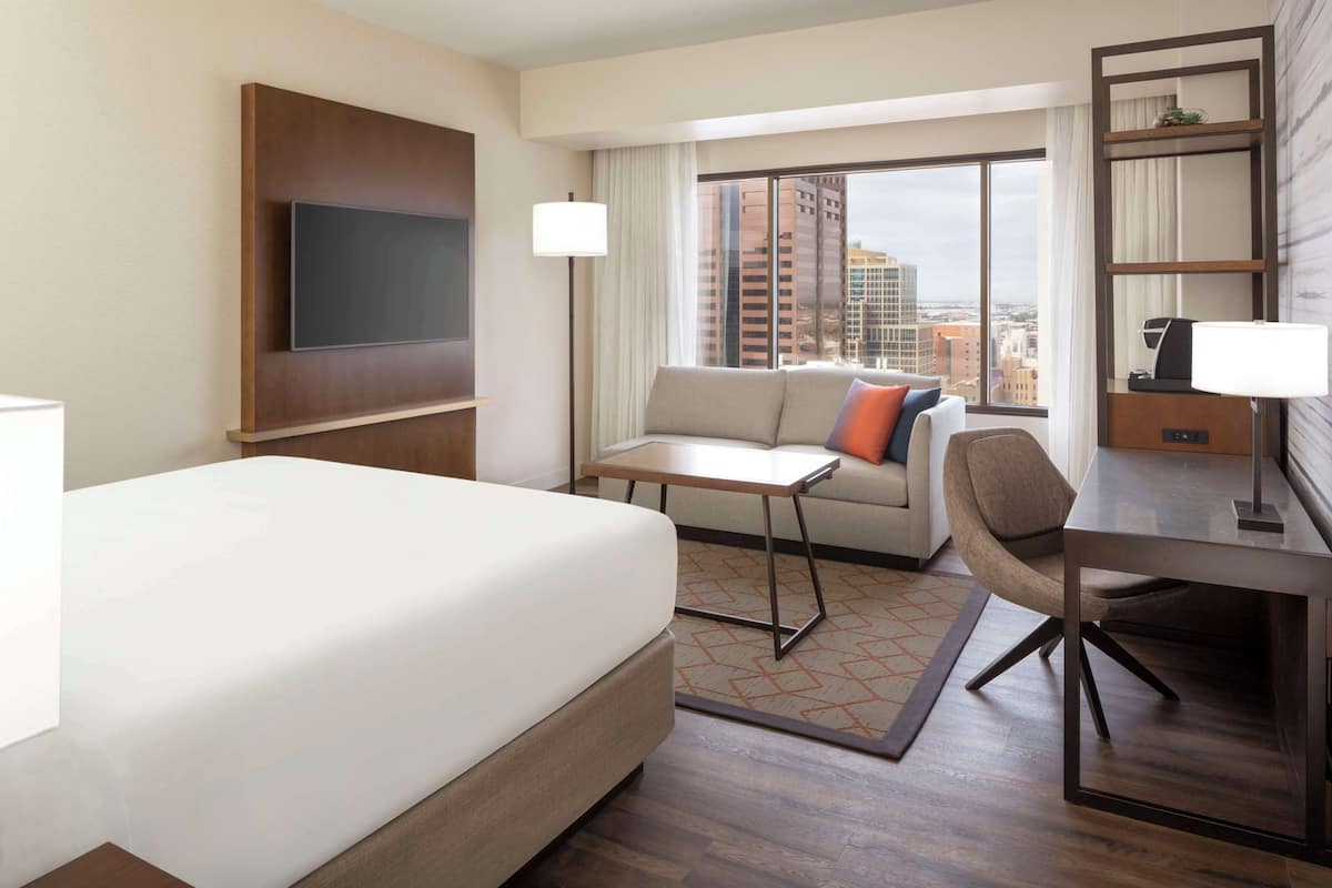 Premium bedding, in-room safe, desk, laptop workspace