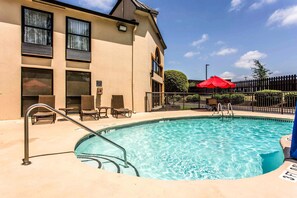 Seasonal outdoor pool - Quality Inn Fort Mill near Carowinds Blvd. (Fort Mill)