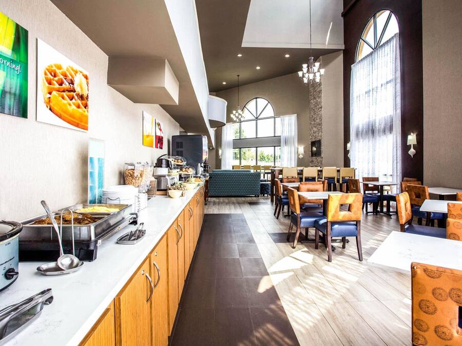 Café da manhã com buffet grátis todos os dias