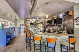 2 restaurants, American cuisine