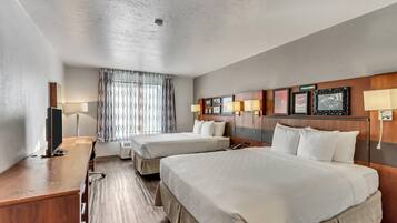 Quarto standard, 2 camas Queen, para não fumantes | 1 quarto, roupas de cama de algodão egípcio, roupas de cama premium