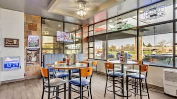 2 restaurants, American cuisine