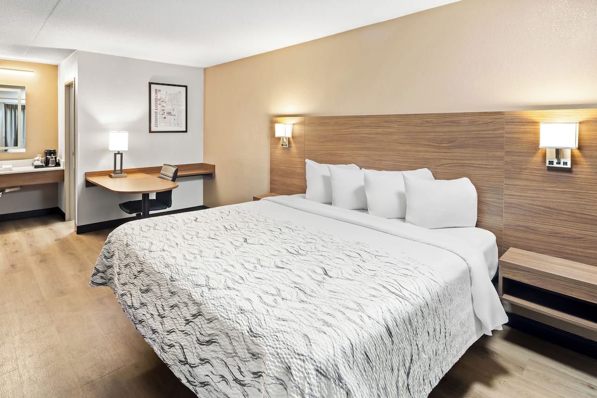 Habitació superior, 1 llit de matrimoni gran (Smoke Free) | Matalassos amb encoixinament addicional i caixa forta a l'habitació