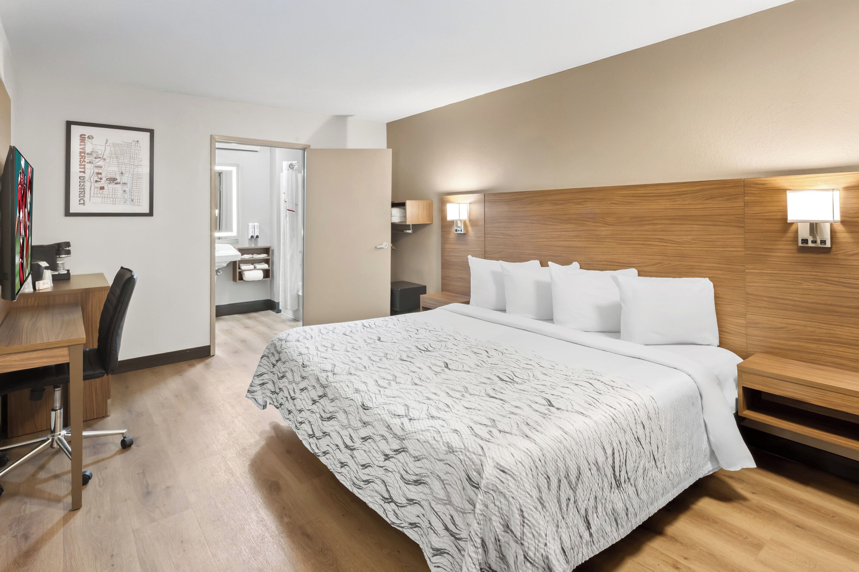 Superior Room, 1 King Bed, Accessible (Smoke Free) | Pillowtop beds, in-room safe, desk, laptop workspace