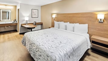 Camas com colchões pillow-top, cofres nos quartos, escrivaninha