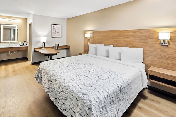 Premium Room, 1 King Bed, Accessible (Upgraded Bedding & Snack, Smoke Free) | Pillowtop beds, in-room safe, desk, laptop workspace